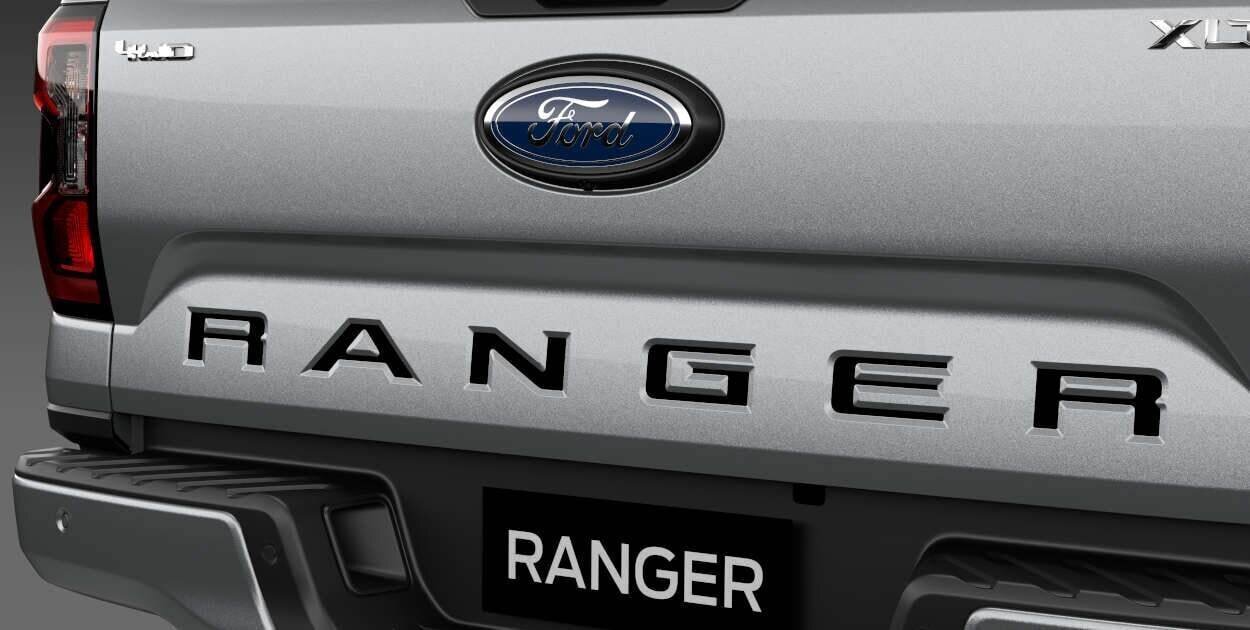 Dcan chữ Ranger dán đuôi xe - màu đen